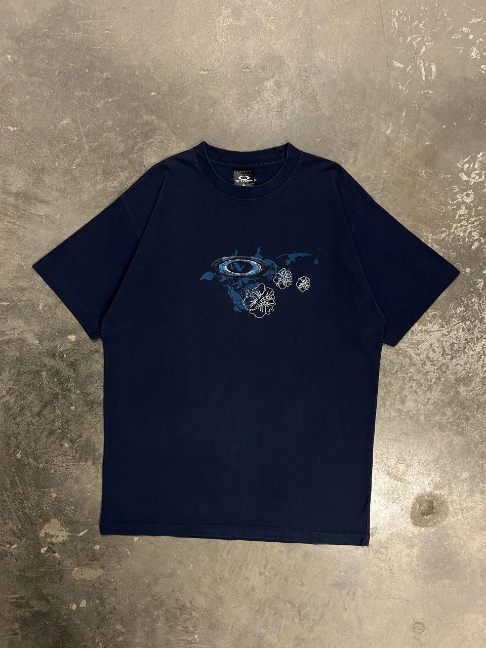 00s Vintage Oakley Hibiscus T-Shirt