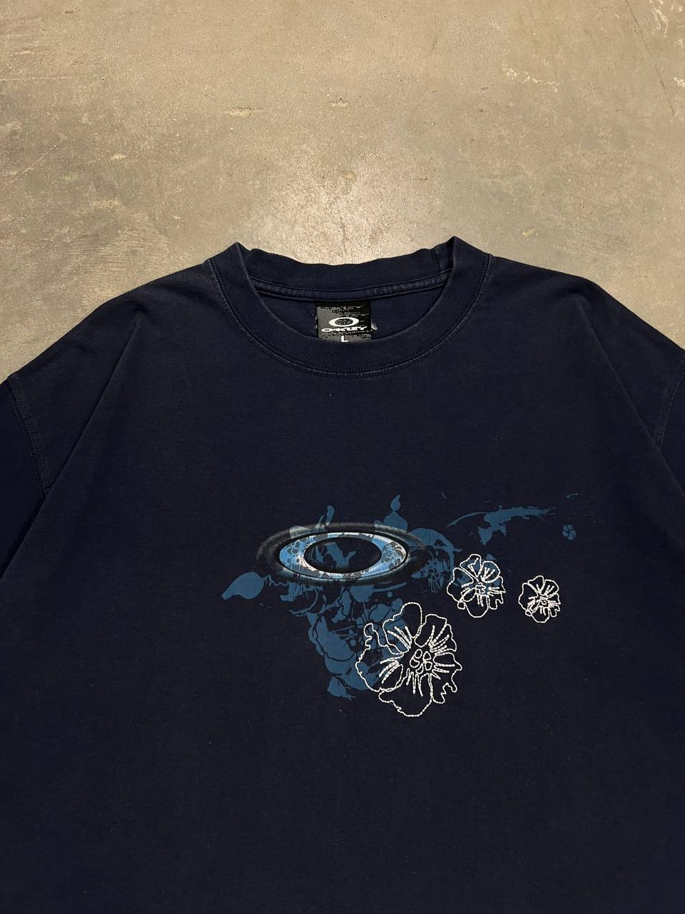 00s Vintage Oakley Hibiscus T-Shirt