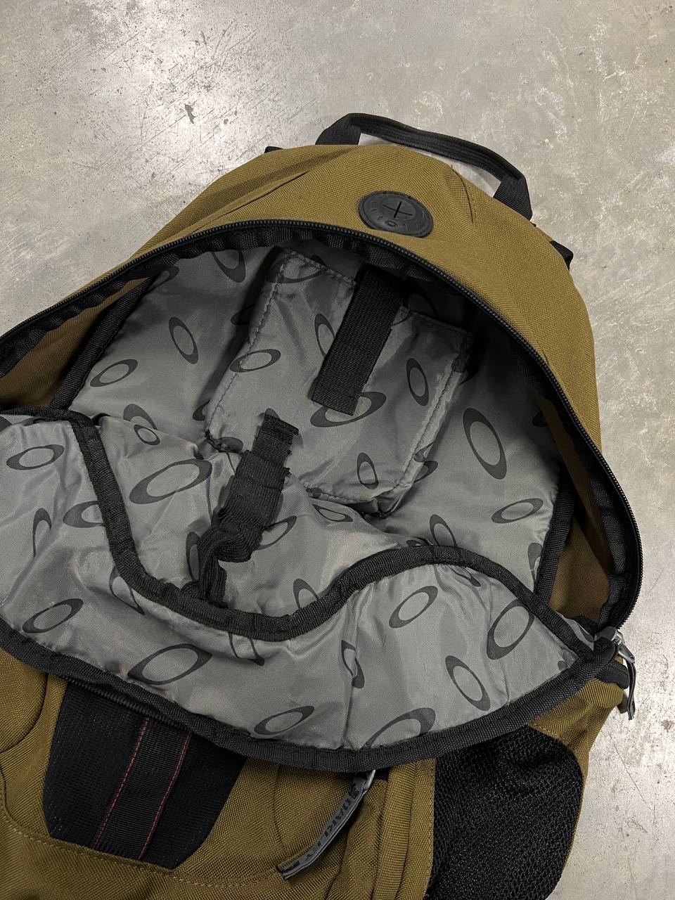 00s Vintage Oakley Planet Pack 2.0 Backpack