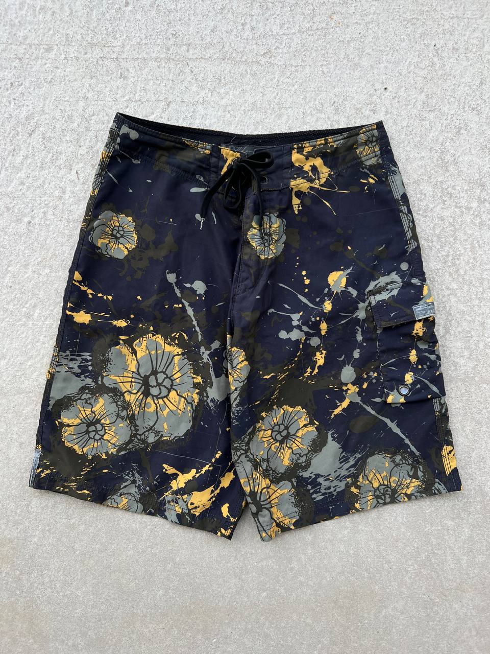 00s Vintage Oakley Hibiscus Shorts