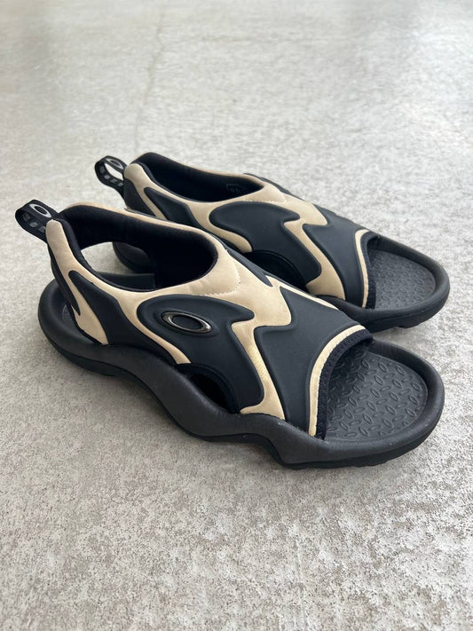 00s Vintage Oakley Smoke Sandals