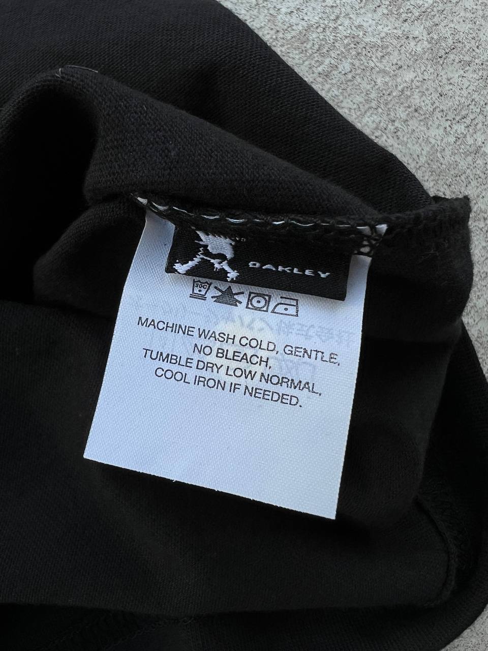 00s Vintage Oakley T-Shirt