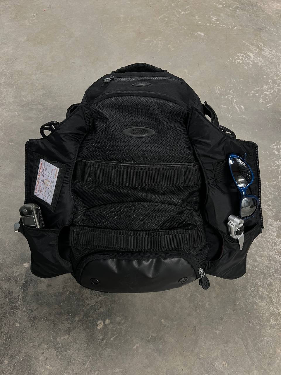 2006 Vintage Oakley Graphic Pack 2.0 Backpack