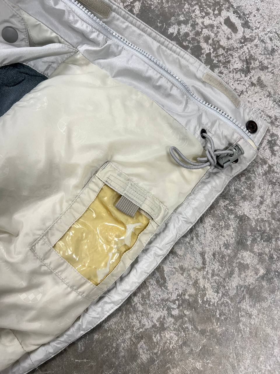 2000s Vintage Burton Snowboards 64 Tactic Puffer Jacket
