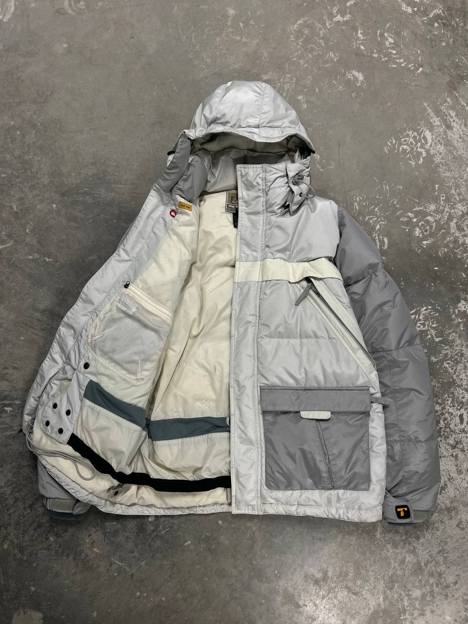 2000s Vintage Burton Snowboards 64 Tactic Puffer Jacket