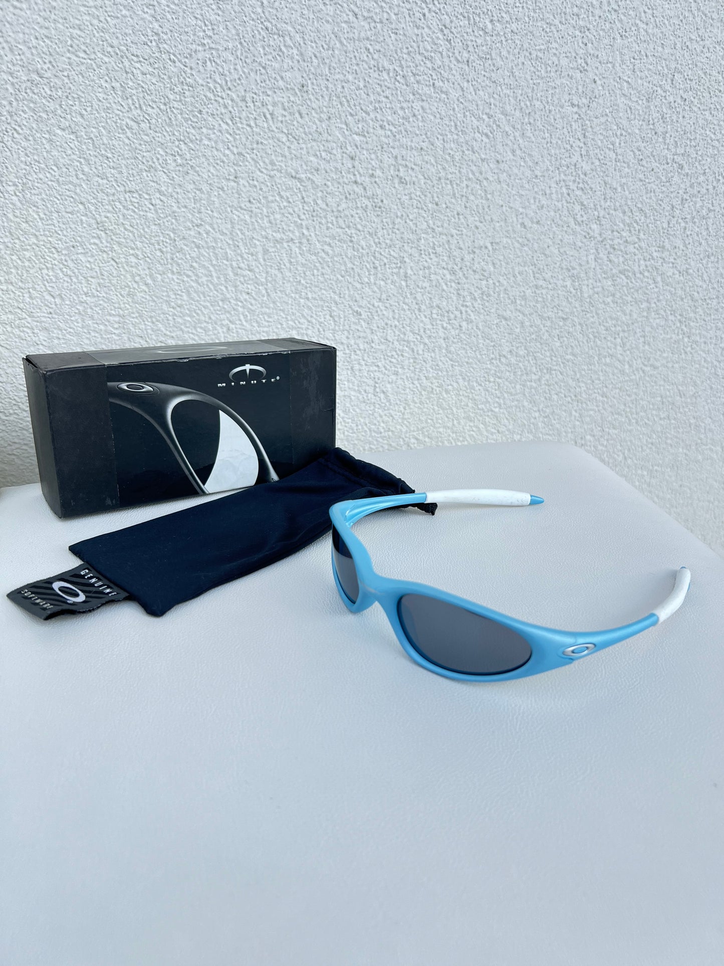 2000 Vintage Oakley Minute Gen 2 Powder Blue / Black Iridium Sunglasses