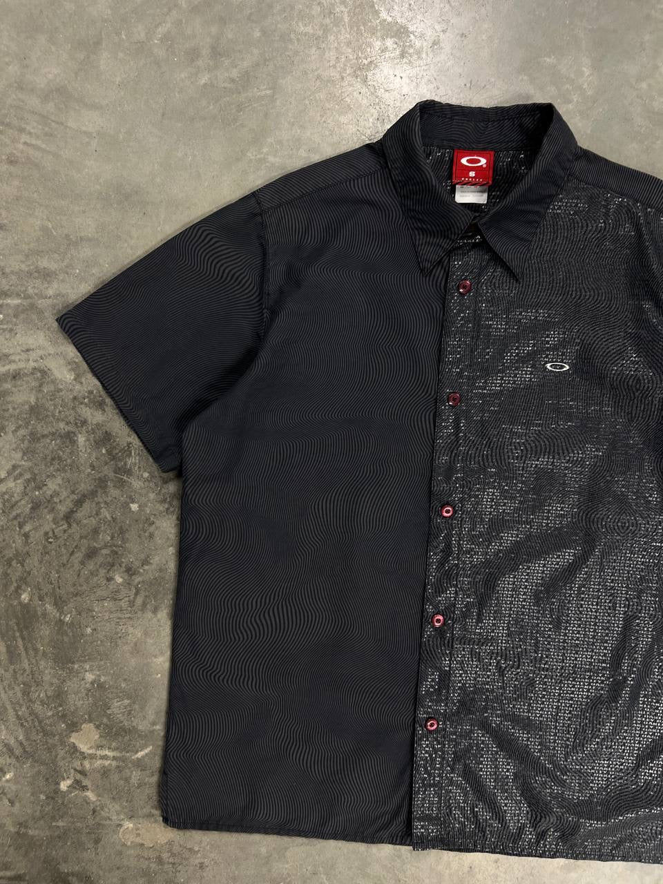 00s Vintage Oakley Optical Illusion Shirt