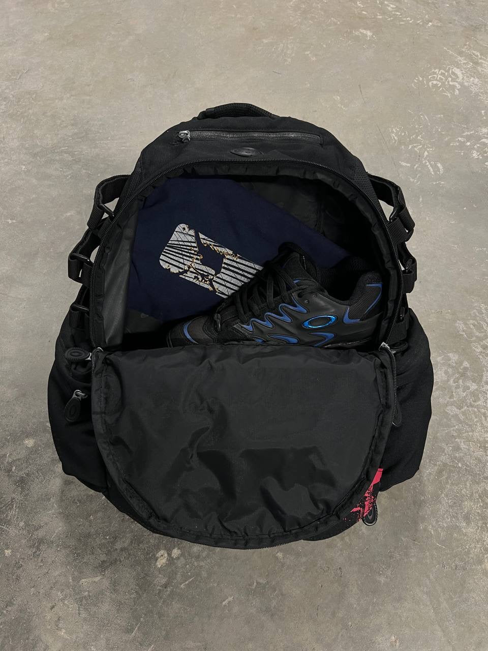 2006 Vintage Oakley Graphic Pack 2.0 Backpack