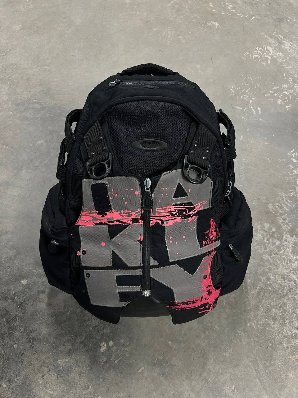 2006 Vintage Oakley Graphic Pack 2.0 Backpack