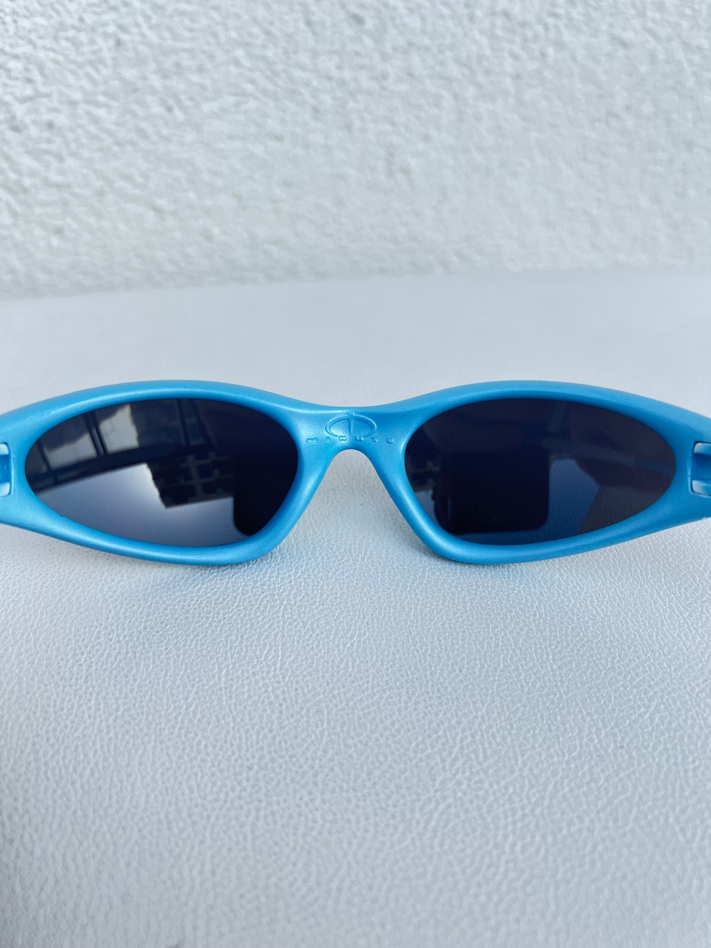 2000 Vintage Oakley Minute Gen 2 Powder Blue / Black Iridium Sunglasses