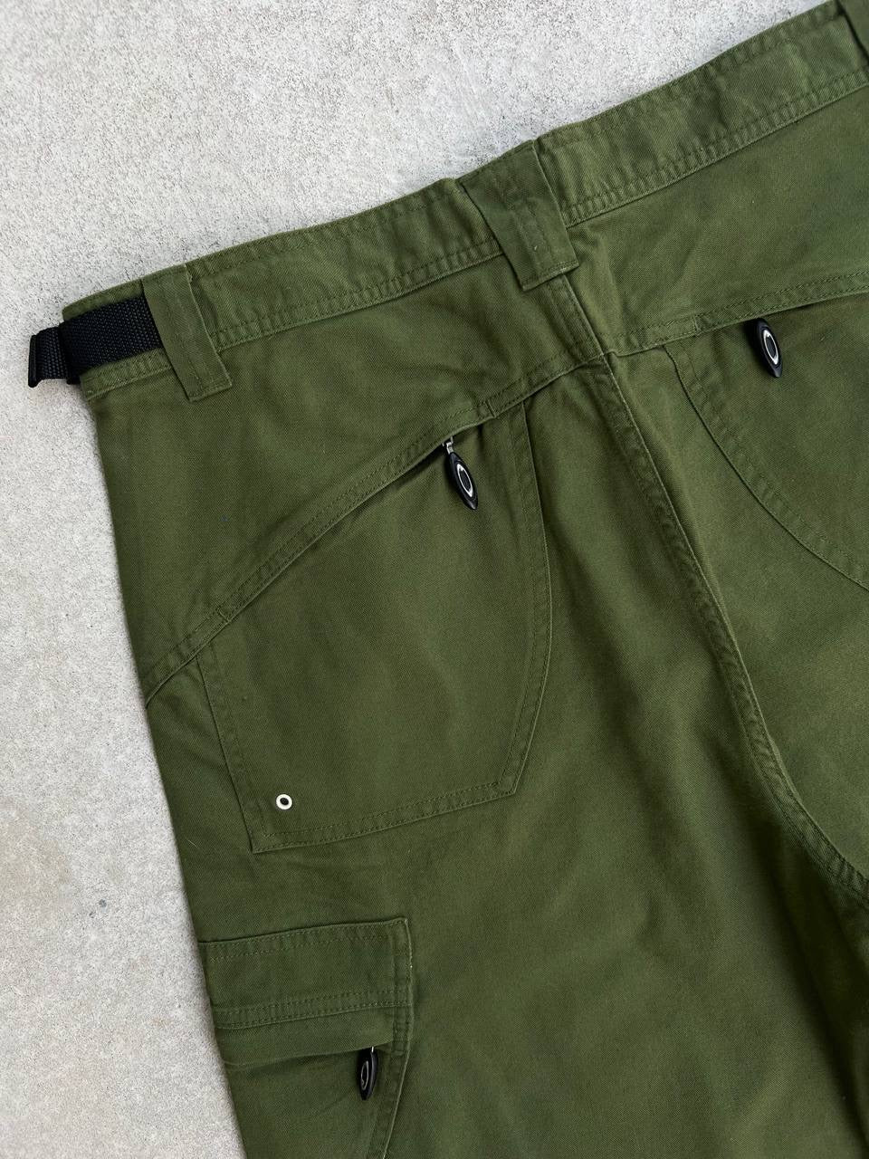 90s Vintage Oakley Software Cargo Shorts 5.0