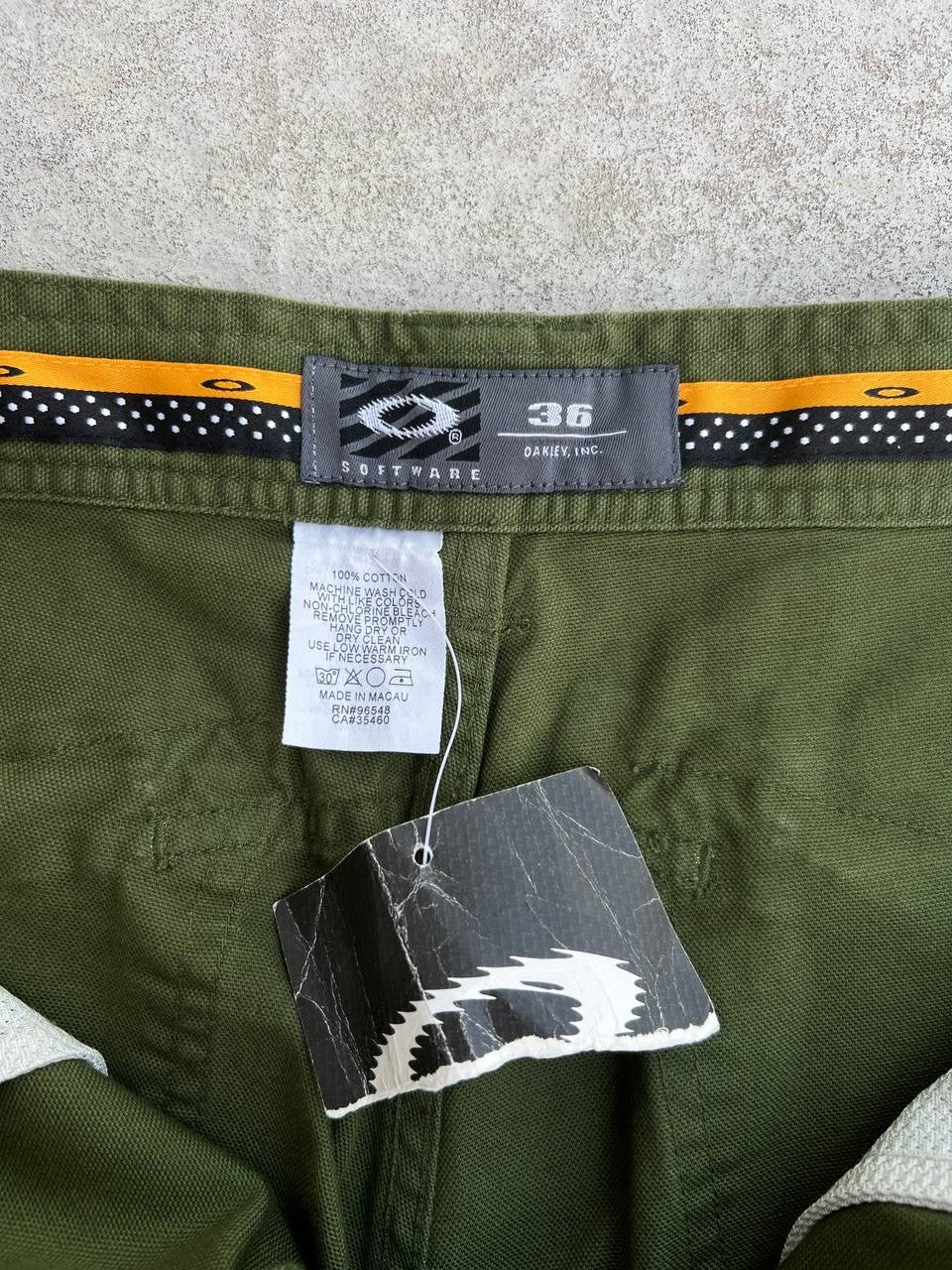 90s Vintage Oakley Software Cargo Shorts 5.0