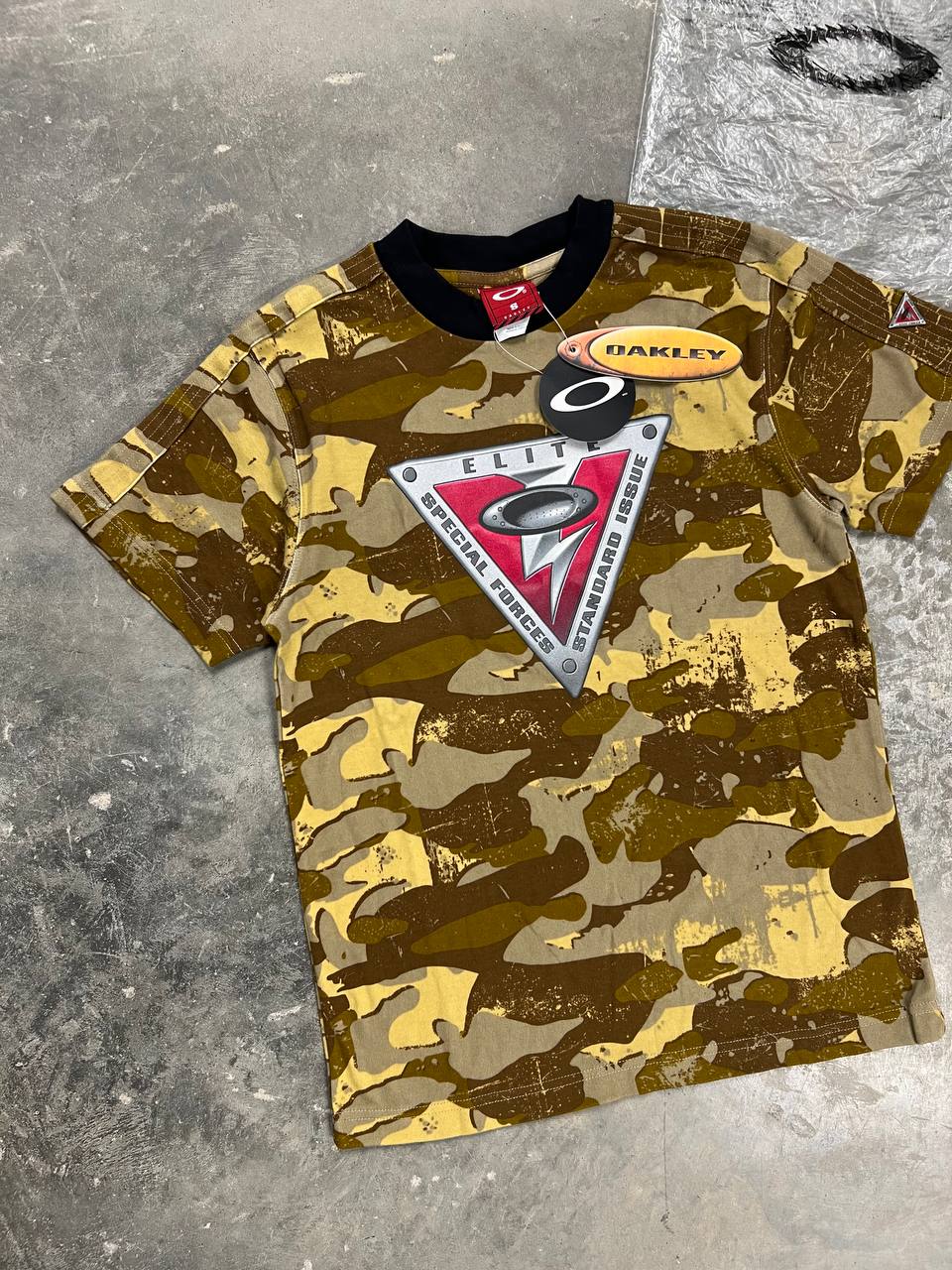 Archive Vintage Oakley Standard Issue Assault T-Shirt Earth Camo
