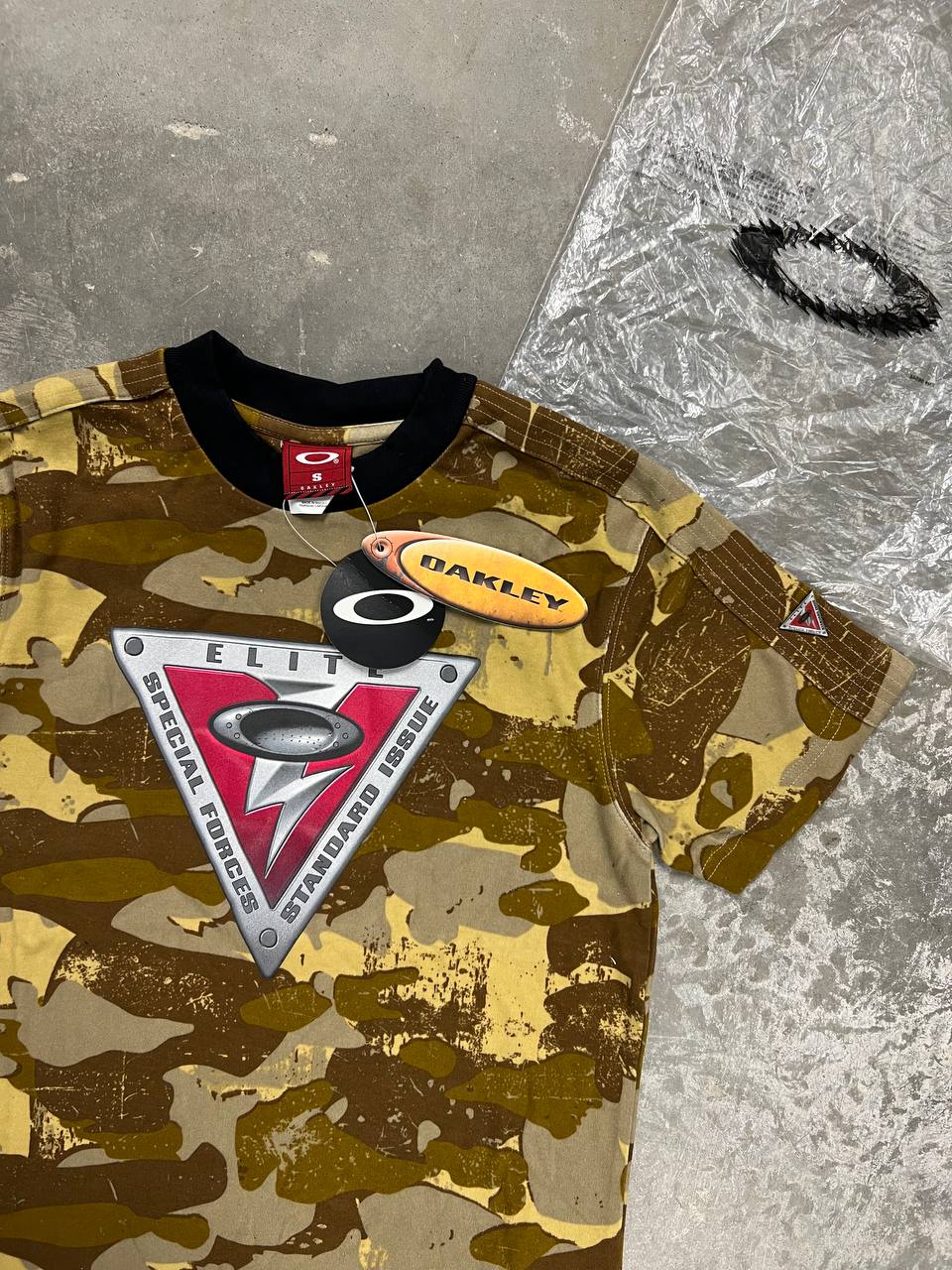 Archive Vintage Oakley Standard Issue Assault T-Shirt Earth Camo