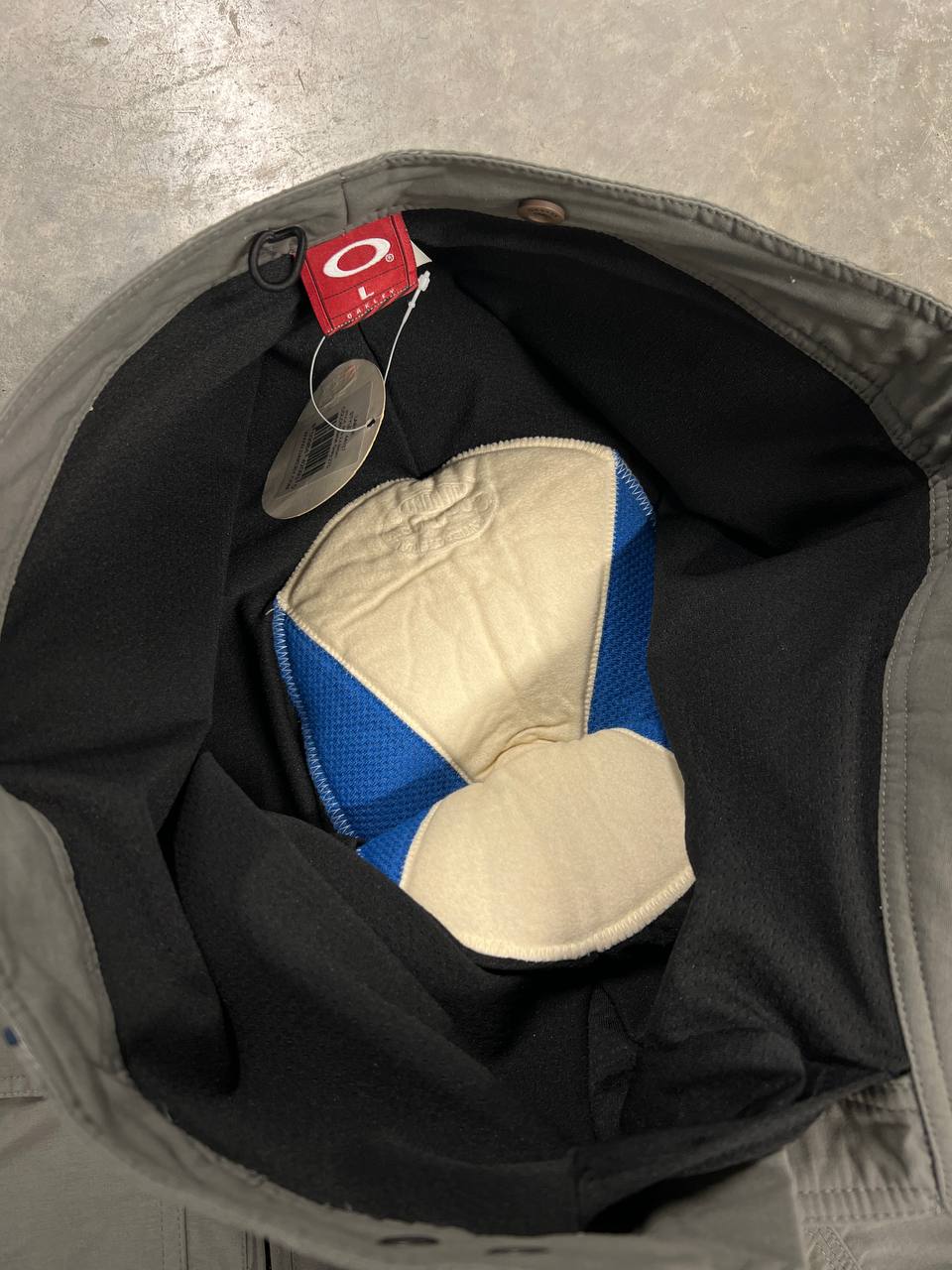 00s Vintage Oakley MTB 2.4 Shorts