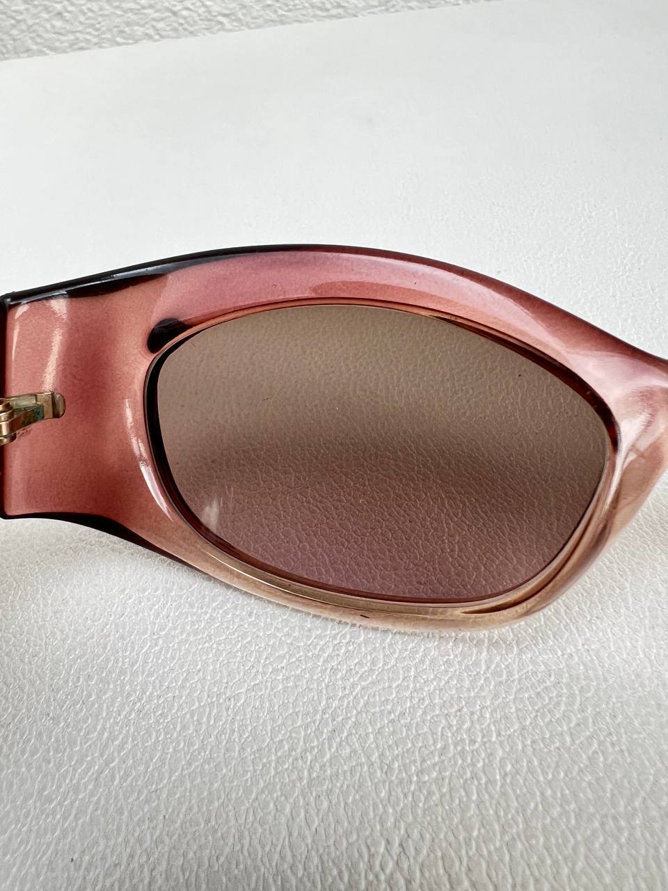 Vintage Gucci Sunglasses Oval Moda Pink Gradient