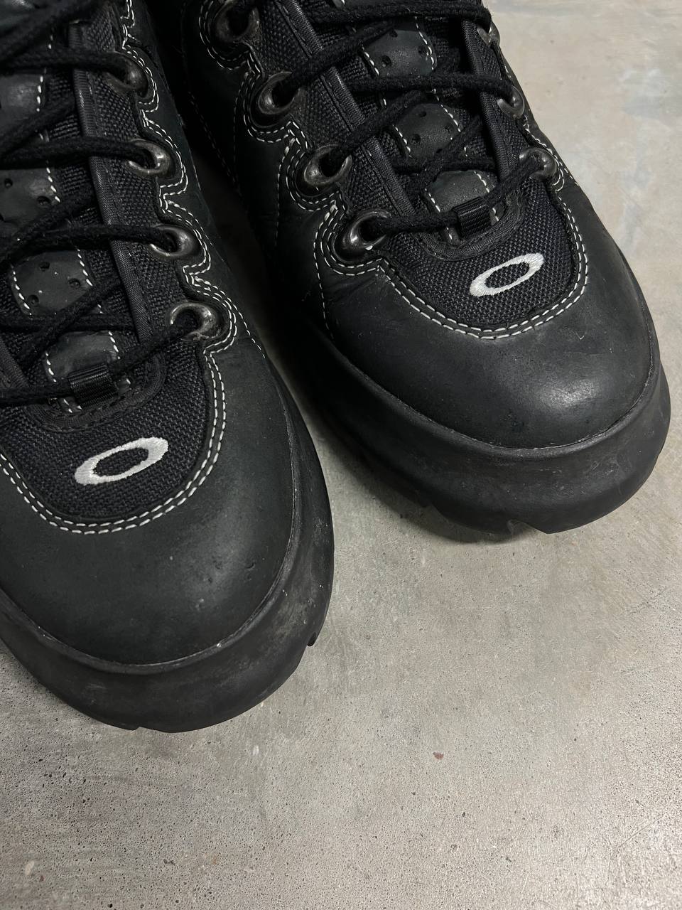 2001 Vintage Oakley Nail Low Top Shoes