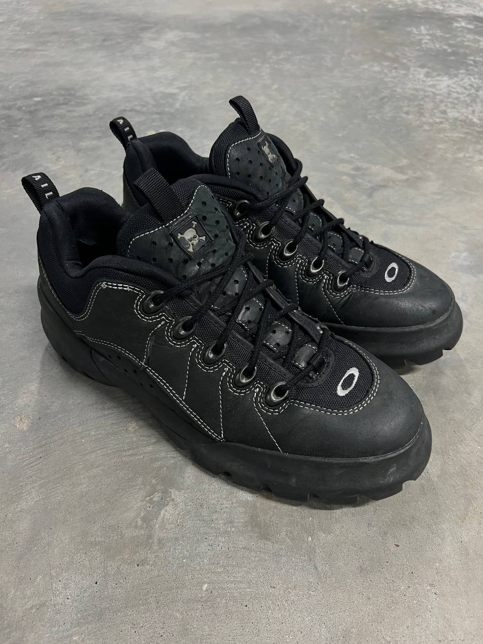 2001 Vintage Oakley Nail Low Top Shoes