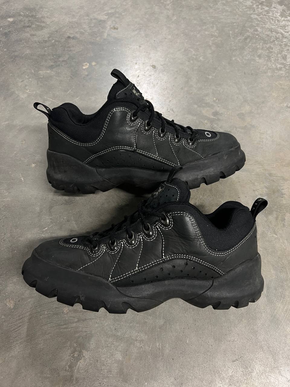2001 Vintage Oakley Nail Low Top Shoes