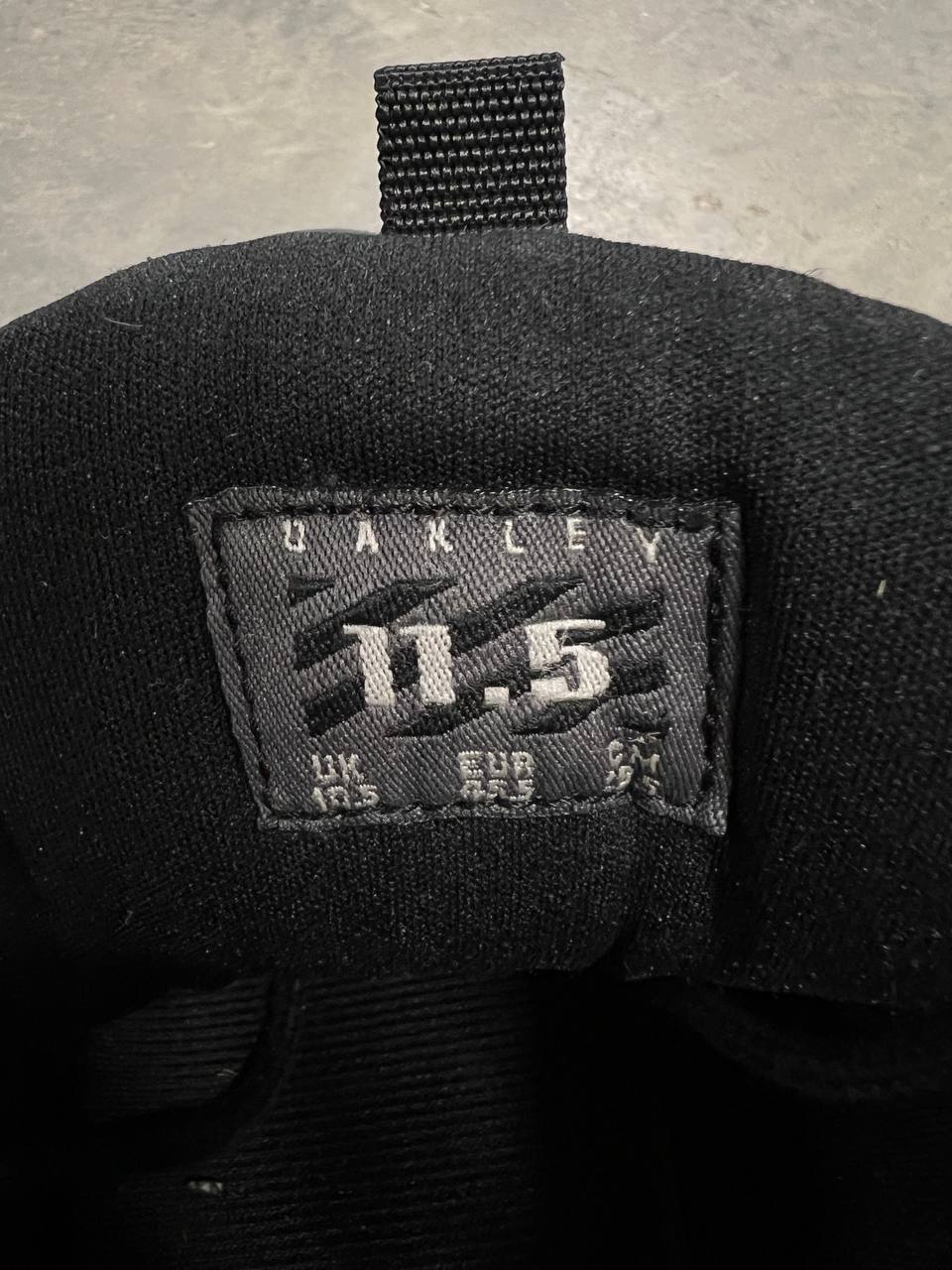 2001 Vintage Oakley Nail Low Top Shoes