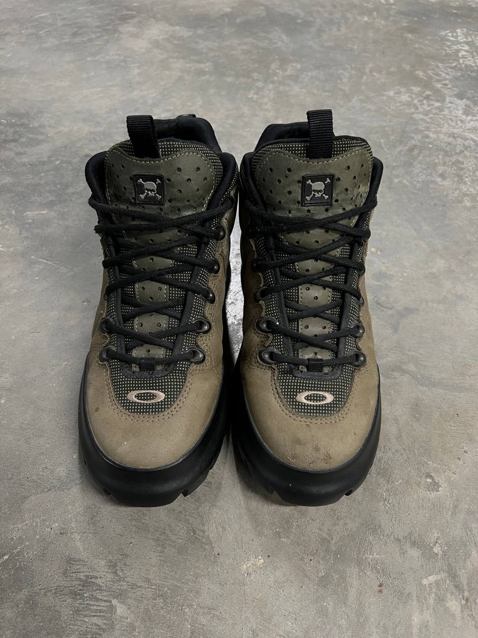00s Vintage Oakley Nail Mid Top Shoes