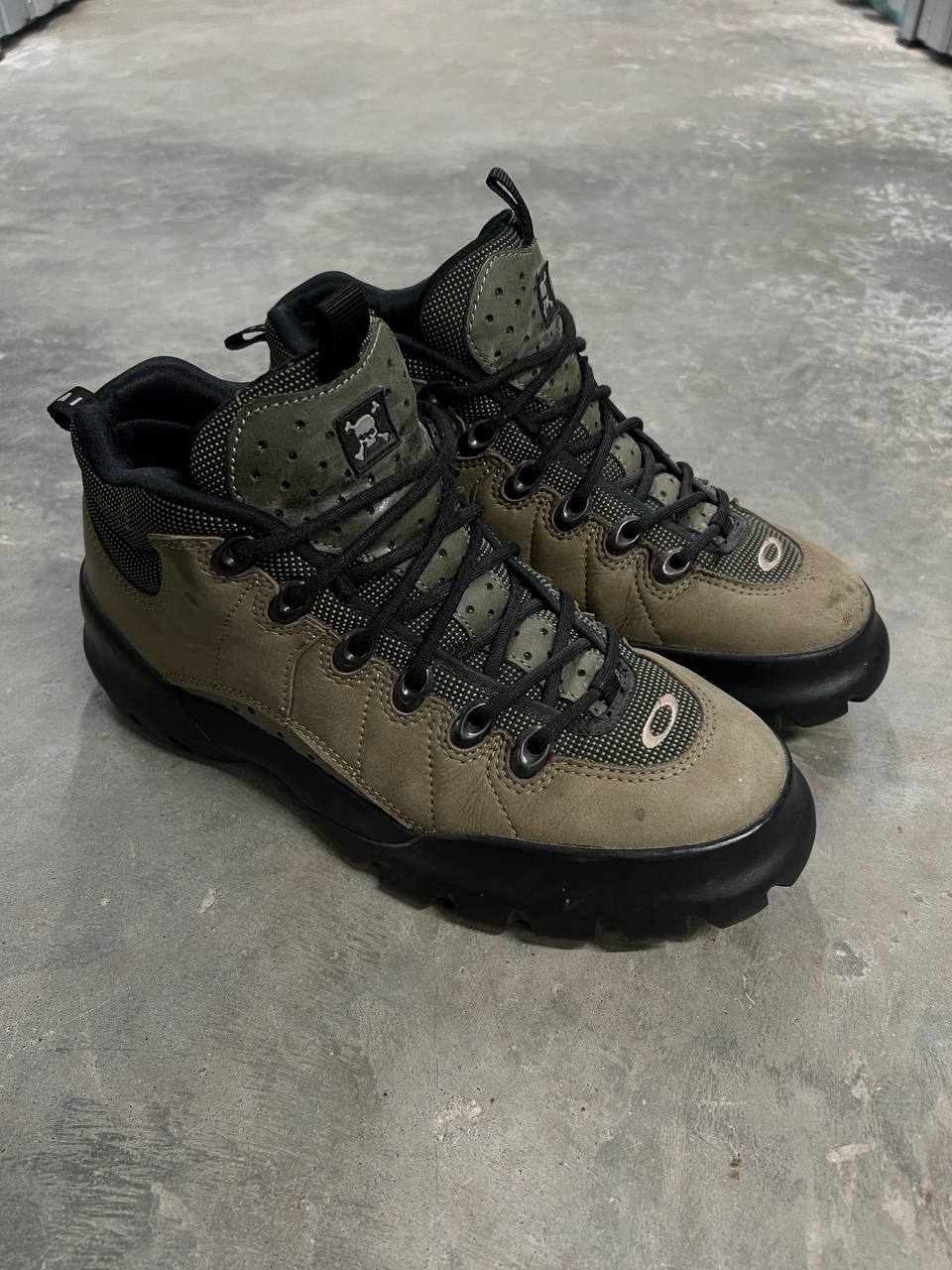 00s Vintage Oakley Nail Mid Top Shoes