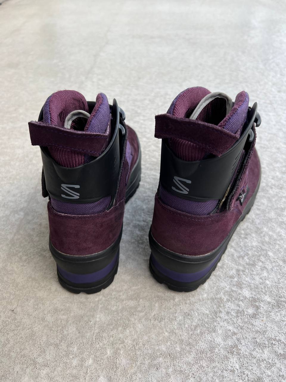 Archive Salomon Adventure 8 Hiking Boots