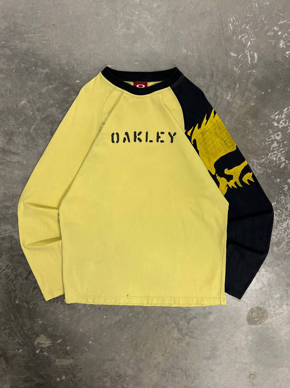 00s Vintage Oakley Long Sleeve T-Shirt