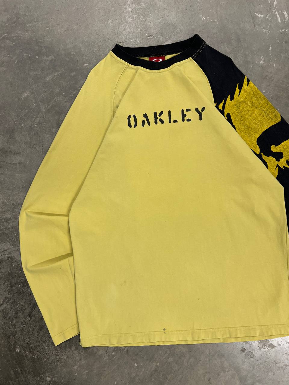 00s Vintage Oakley Long Sleeve T-Shirt