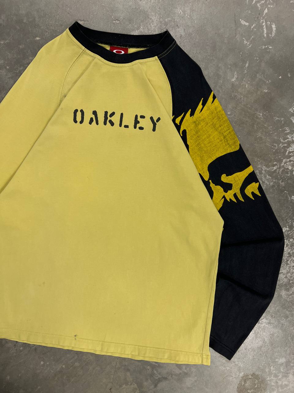 00s Vintage Oakley Long Sleeve T-Shirt