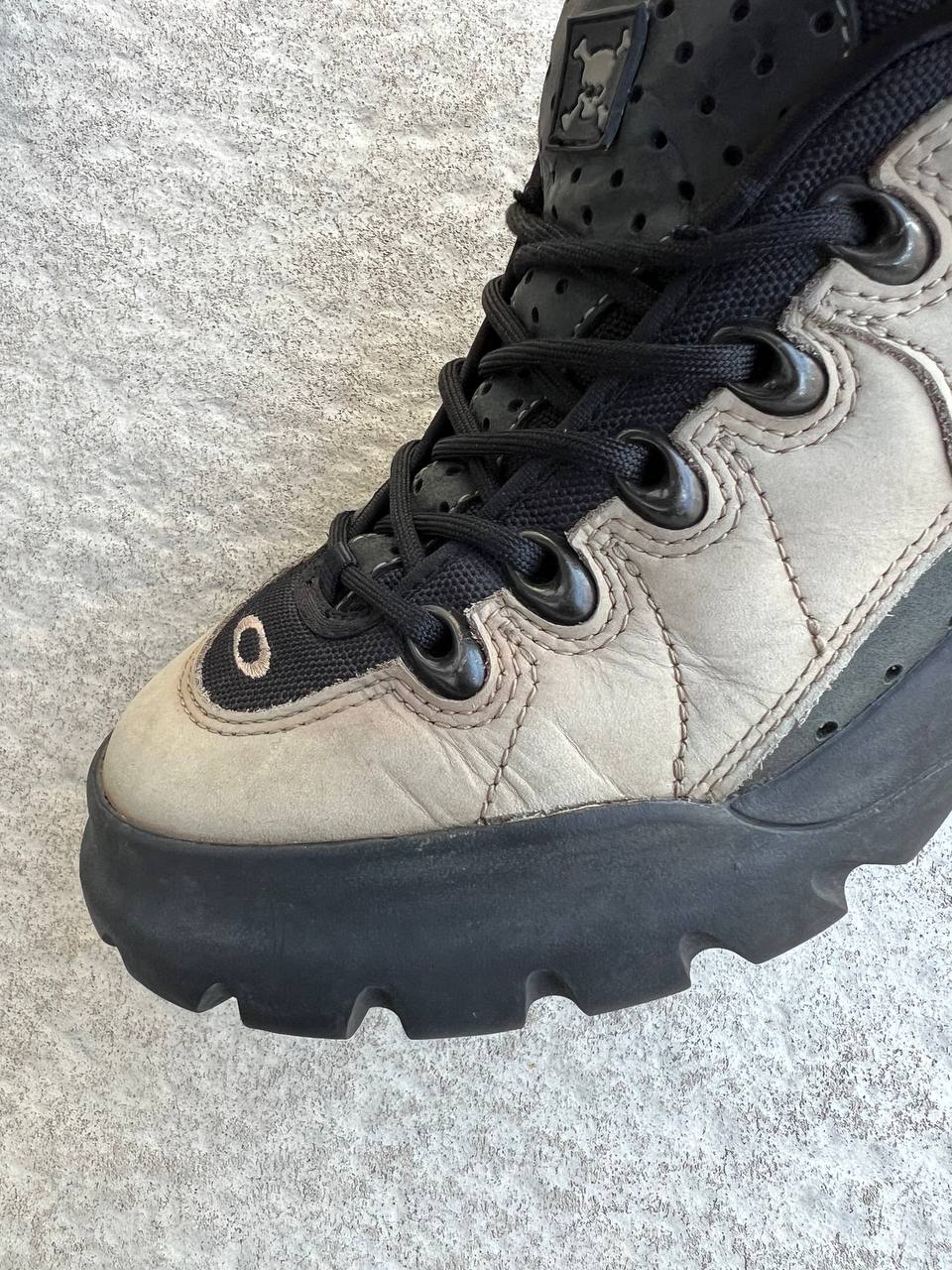 00s Vintage Oakley Nail Shoes