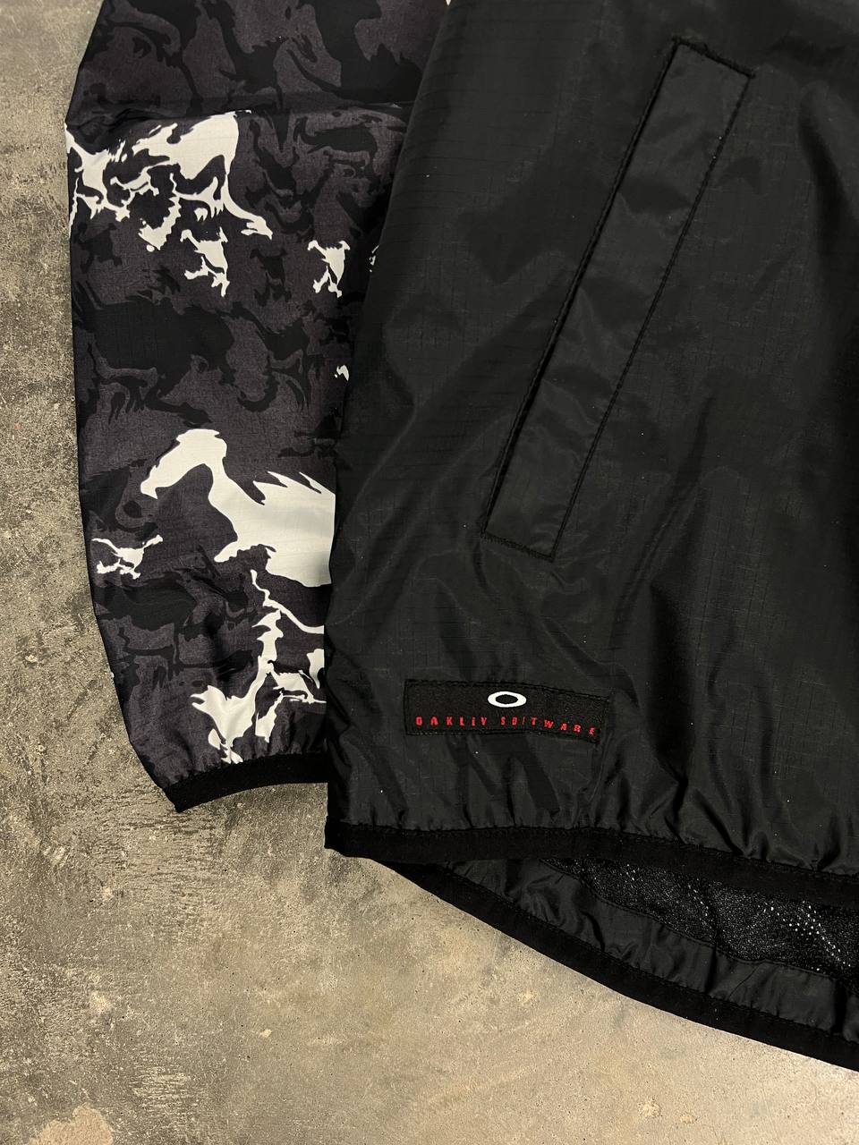 00s Vintage Oakley Windrunner Jacket