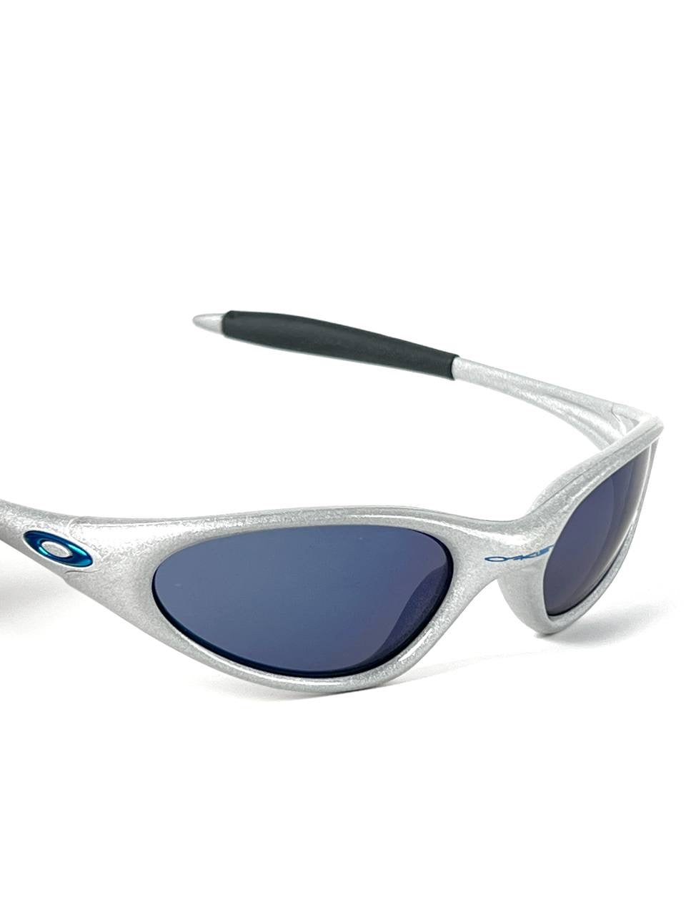 1998 Vintage Oakley Minute Gen 2 Silver / Ice Iridium Sunglasses