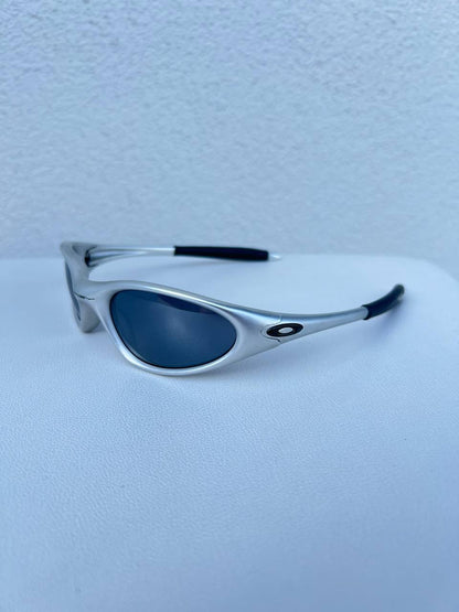 1999 Vintage Oakley Minute Sunglasses Silver / Black Iridium
