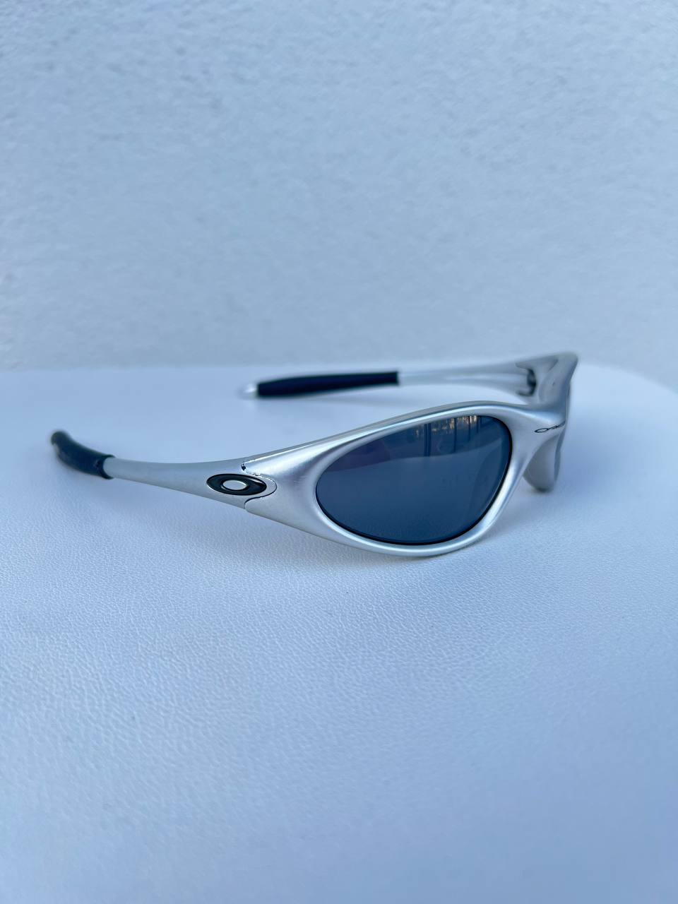 1999 Vintage Oakley Minute Sunglasses Silver / Black Iridium