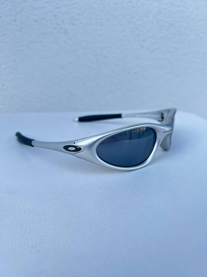1999 Vintage Oakley Minute Sunglasses Silver / Black Iridium
