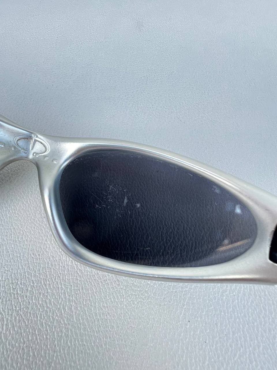 1999 Vintage Oakley Minute Sunglasses Silver / Black Iridium