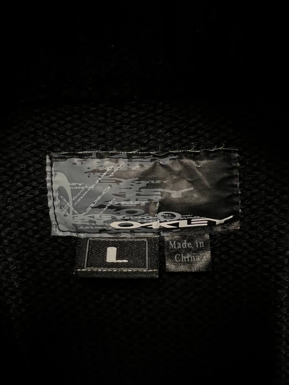 2005 Vintage Oakley Sweater