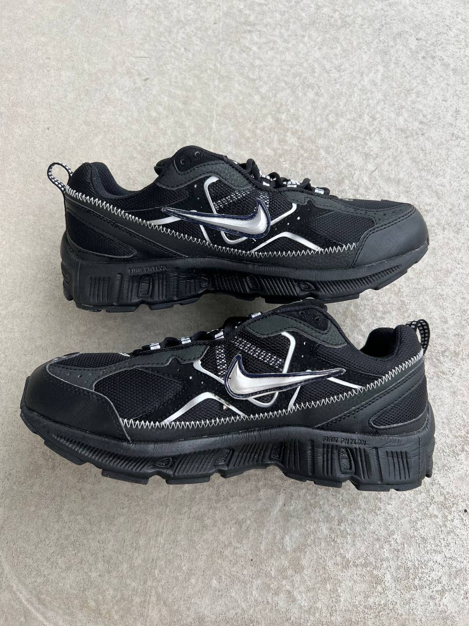 2007 Vintage Nike Air Trail Running Shoes