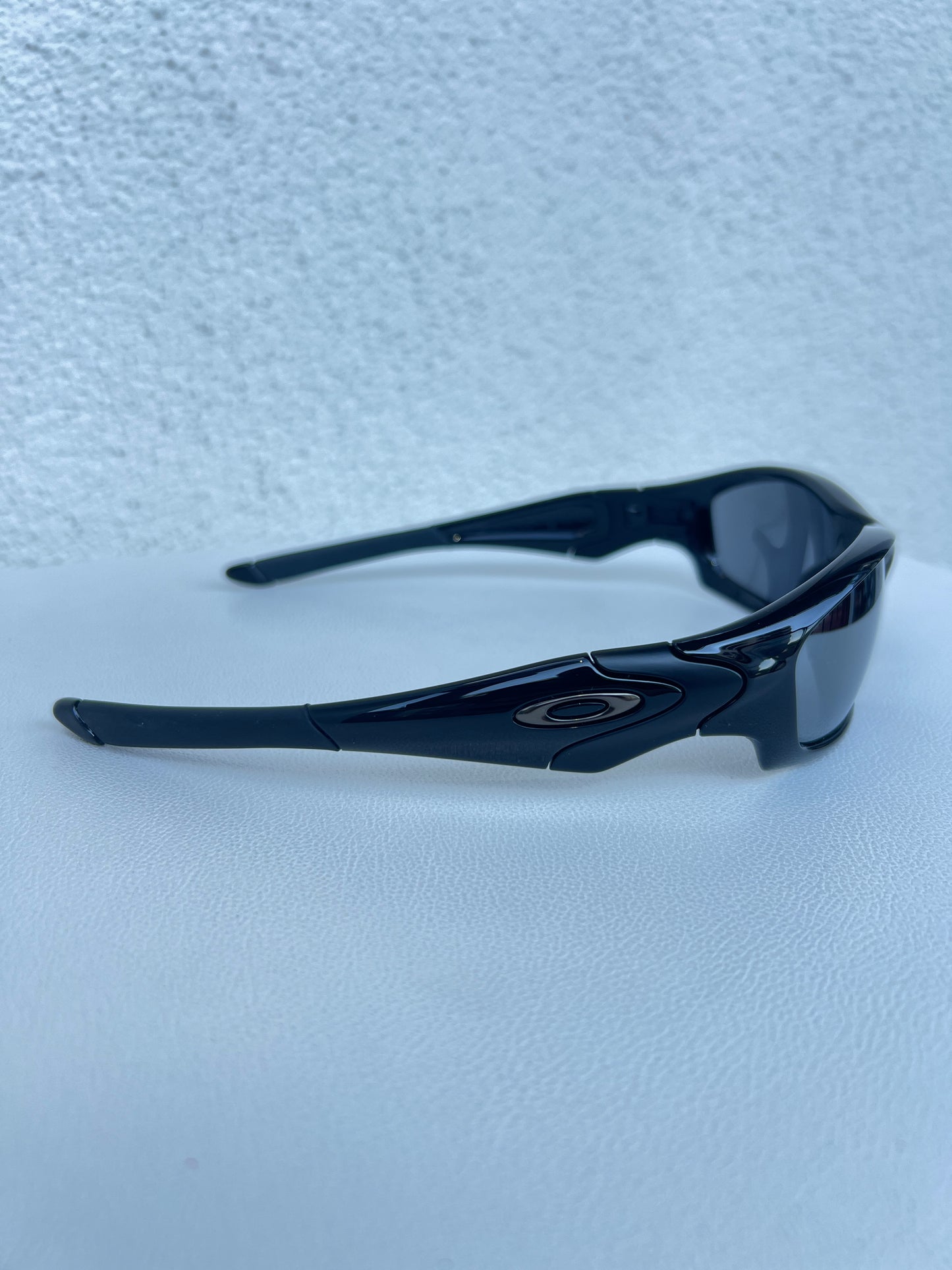 2007 Oakley Straight Jacket 2.0 Jet Black / Black Iridium Sunglasses