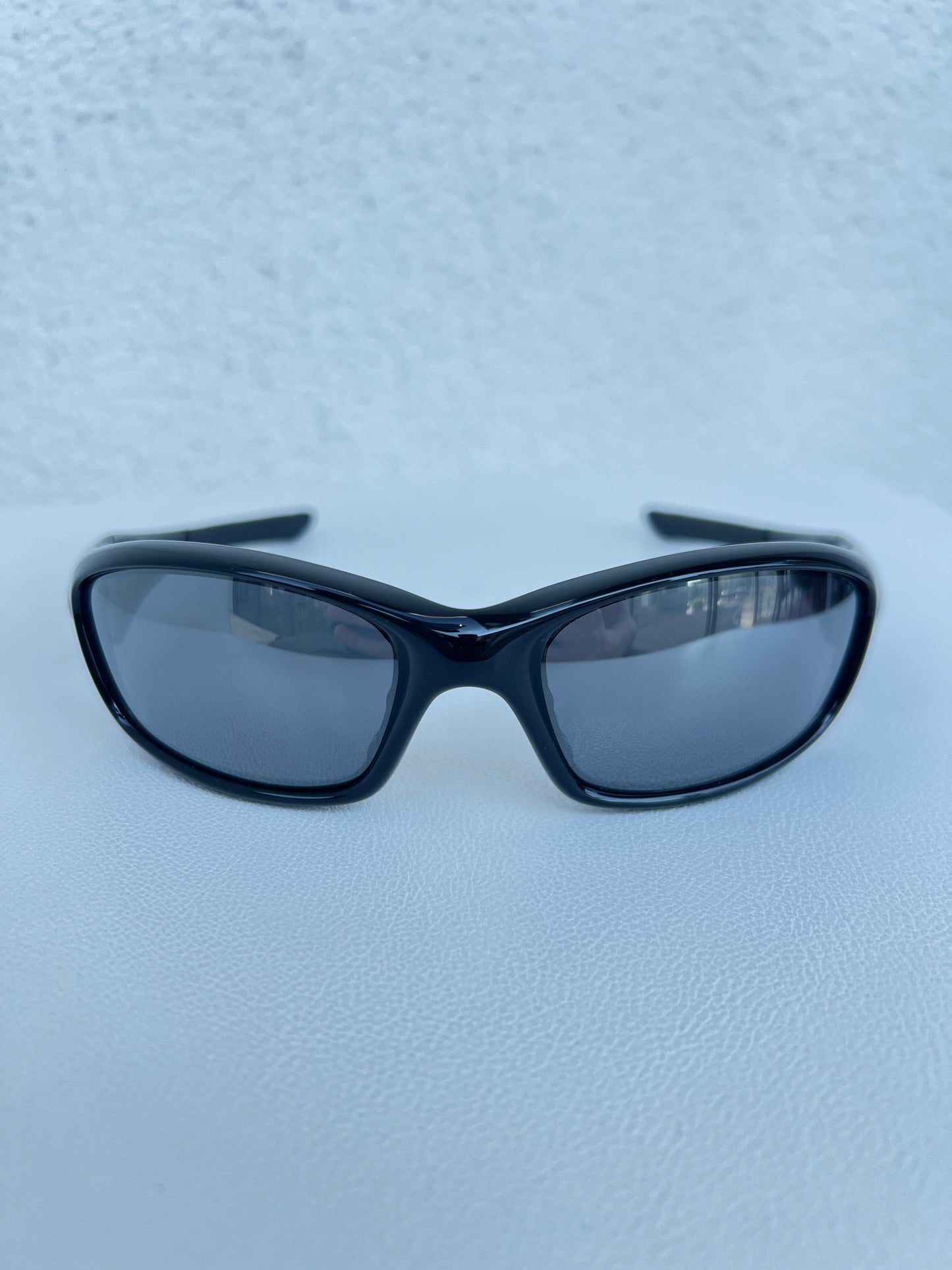 2007 Oakley Straight Jacket 2.0 Jet Black / Black Iridium Sunglasses