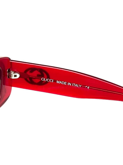 Iconic Vintage Gucci Squared Moda
Cherry Red Sunglasses GG 2409
