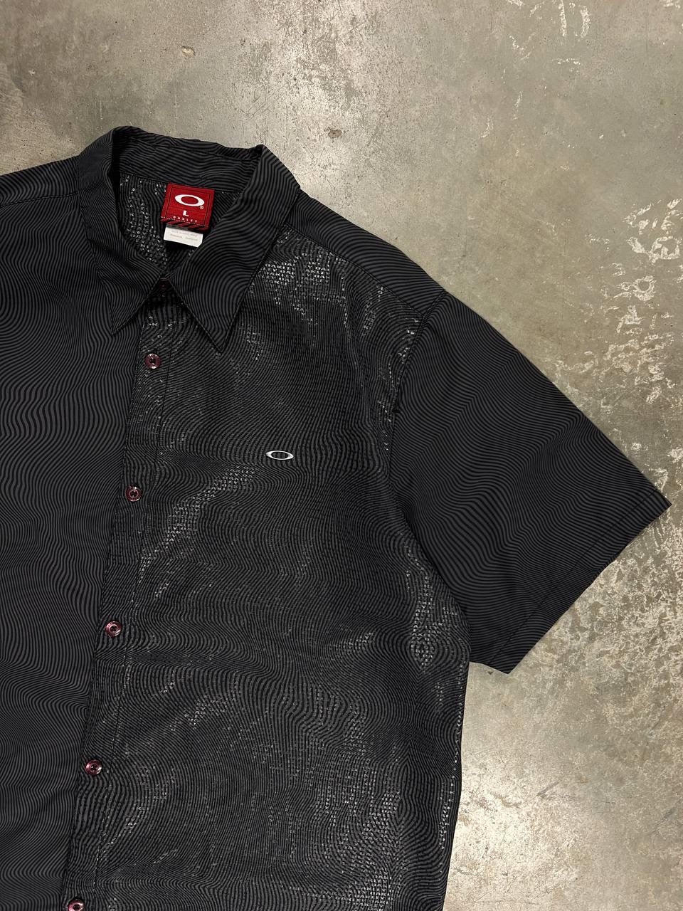 00s Vintage Oakley Optical Illusion Shirt