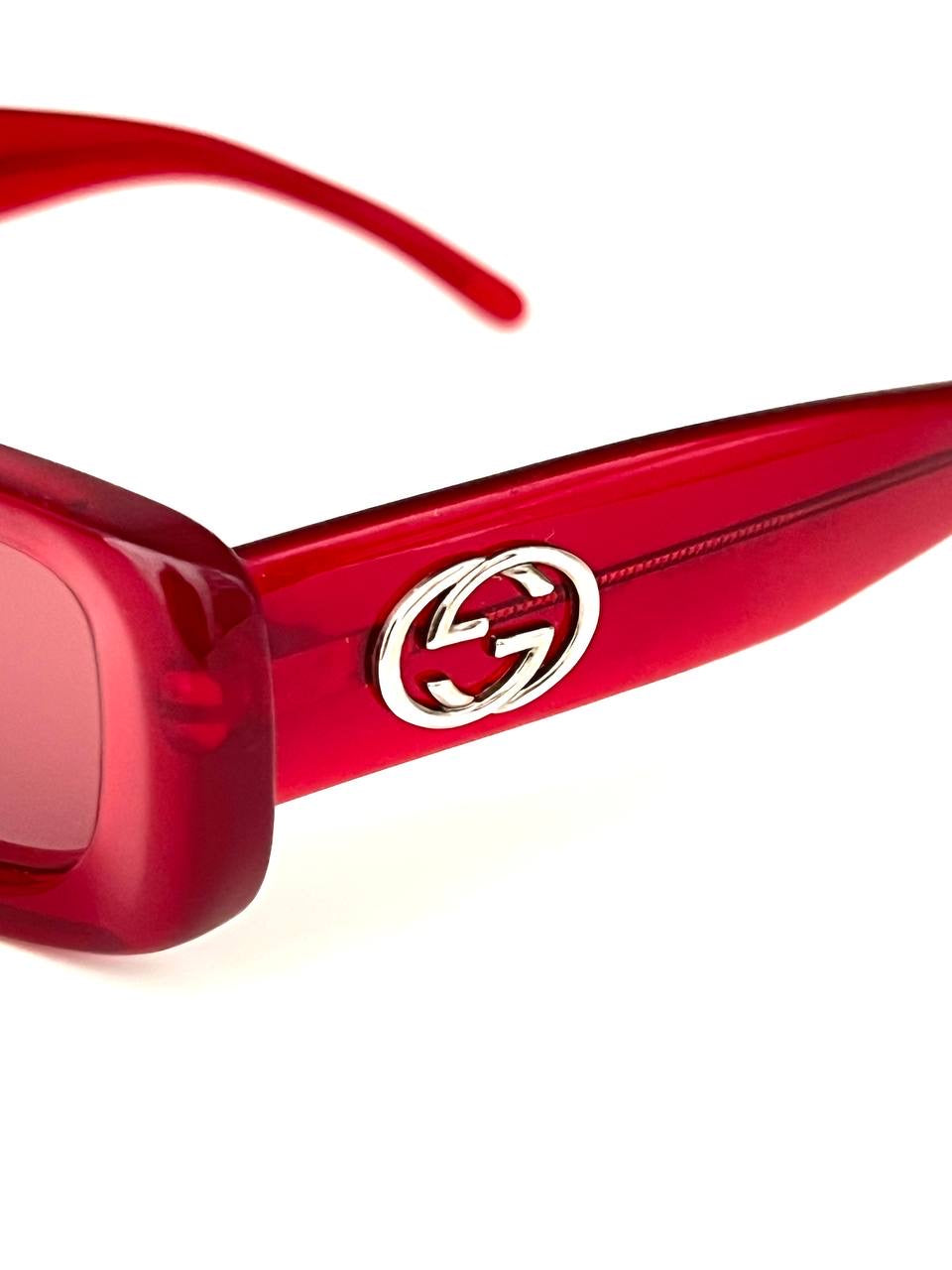 Iconic Vintage Gucci Squared Moda
Cherry Red Sunglasses GG 2409