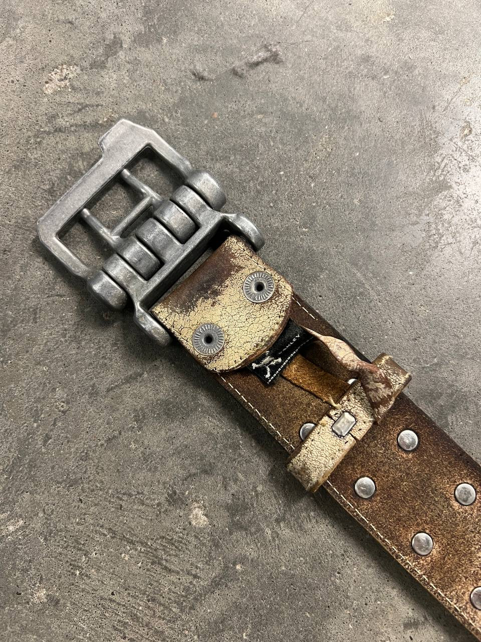 00s Vintage Oakley Leather Distressed Studded Belt