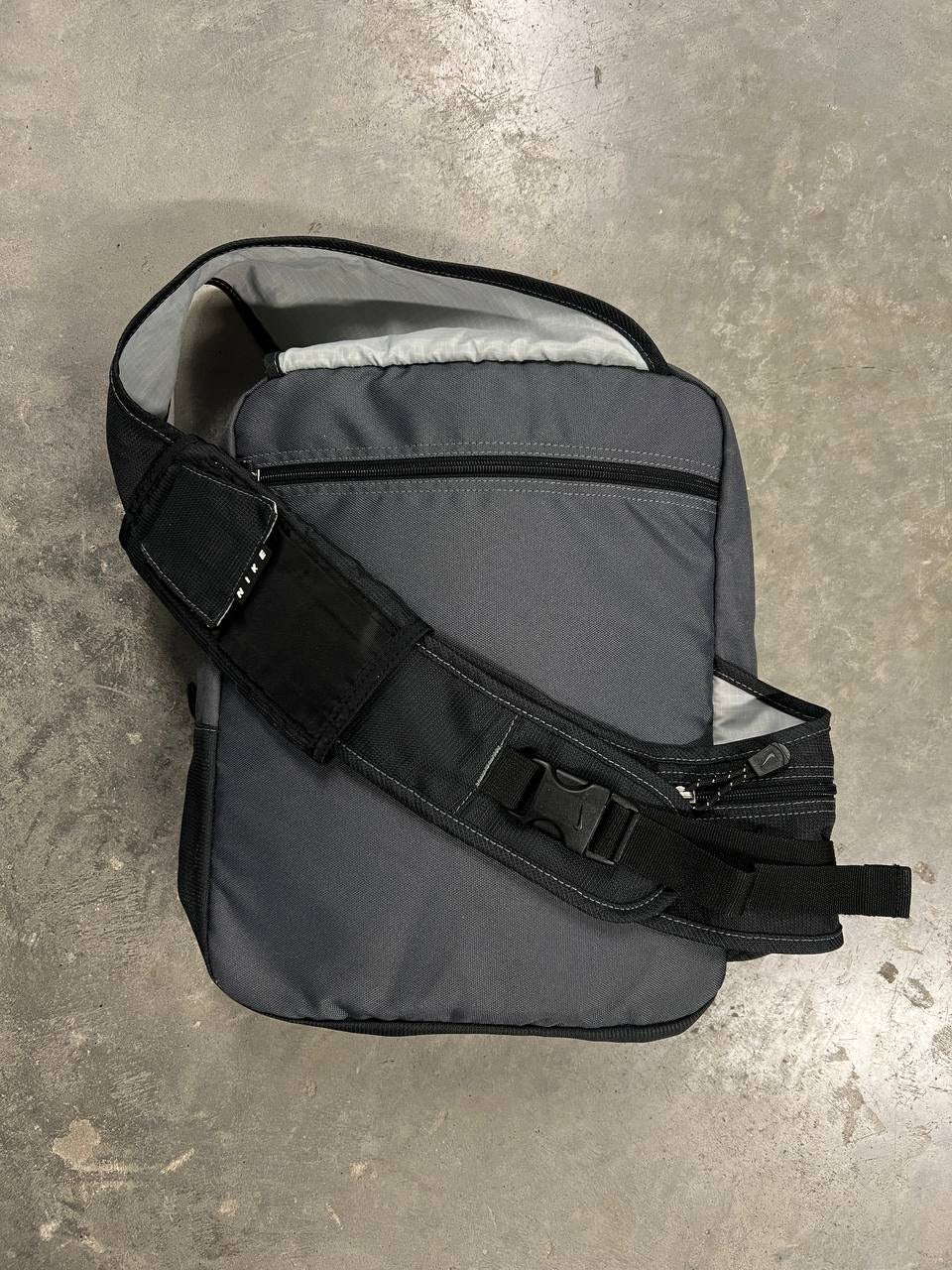 00s Vintage Nike Sling Bag