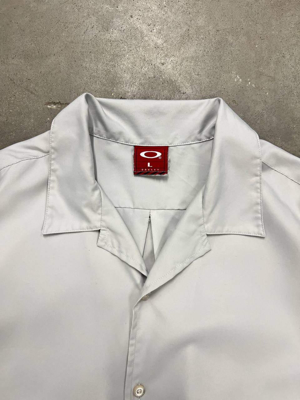 00s Vintage Oakley Motion Skull Shirt