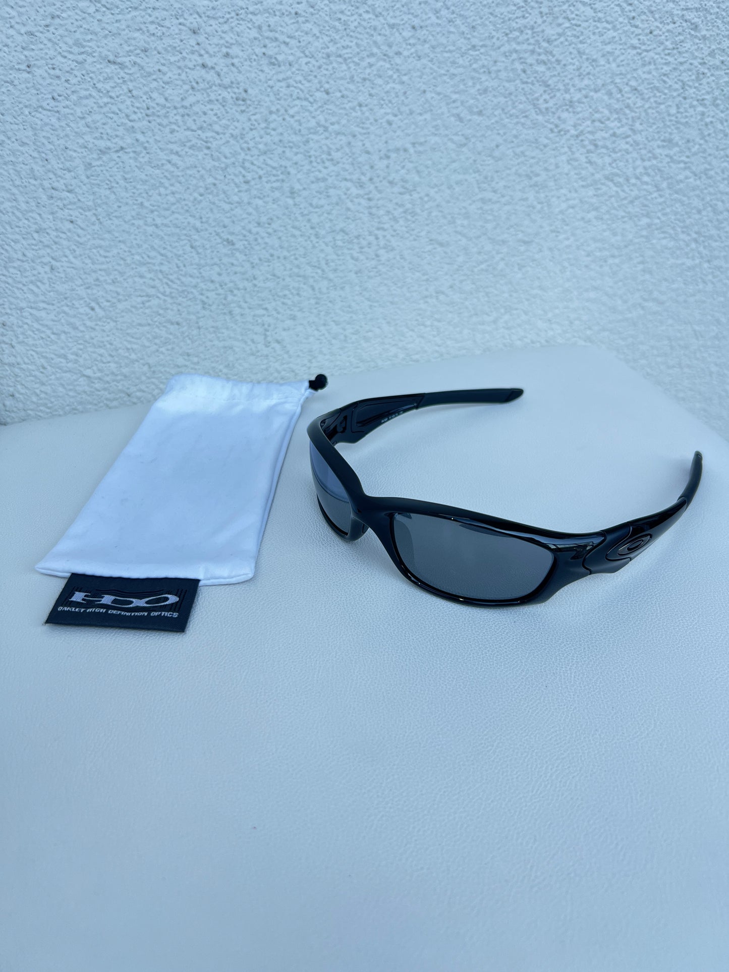 2007 Oakley Straight Jacket 2.0 Jet Black / Black Iridium Sunglasses