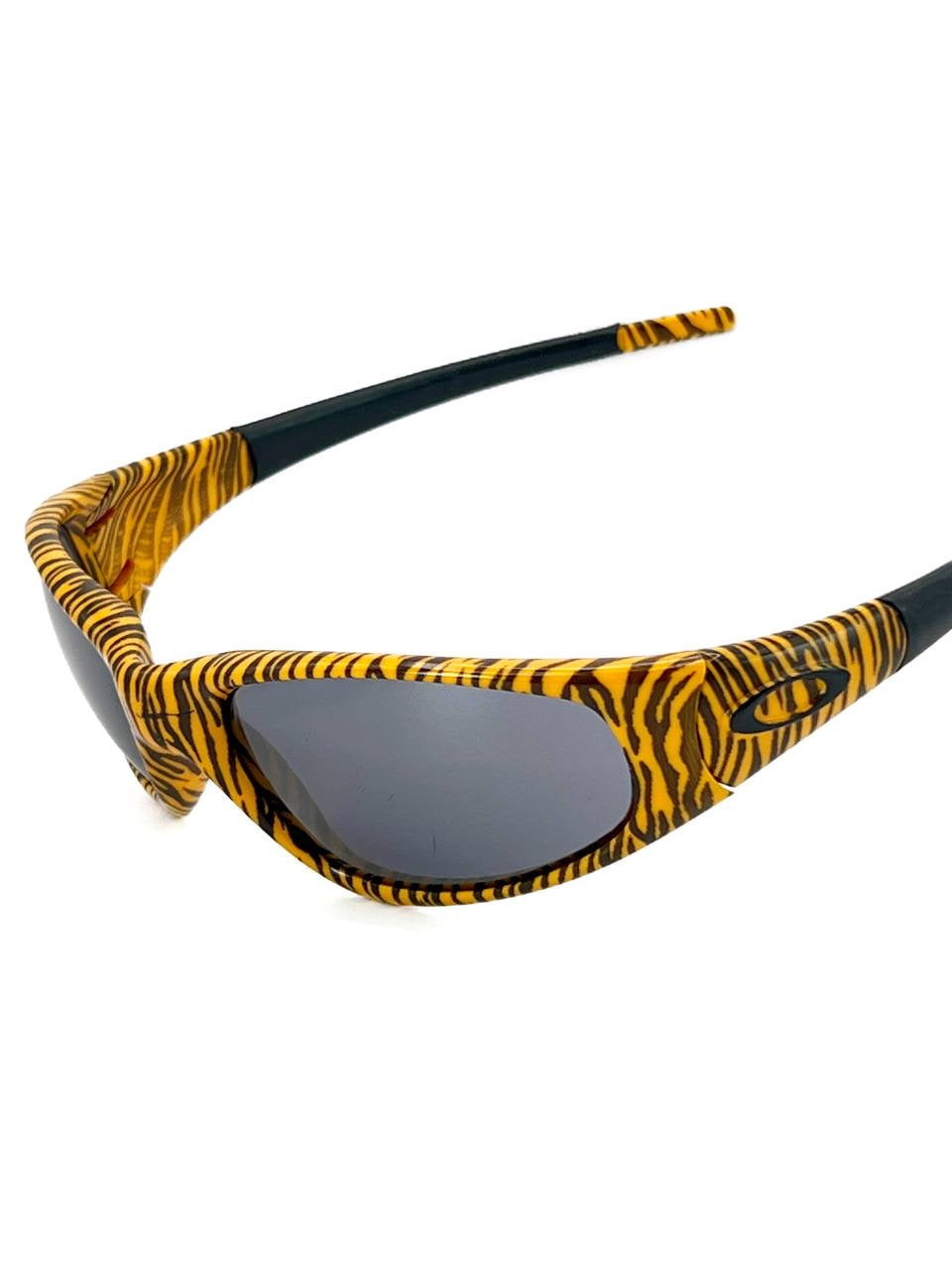 1996 Vintage Oakley Straight Jacket Bengal / Black Iridium Sunglasses