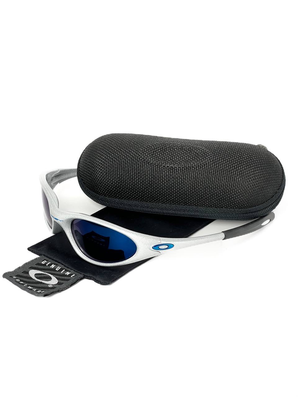 1998 Vintage Oakley Minute Gen 2 Silver / Ice Iridium Sunglasses